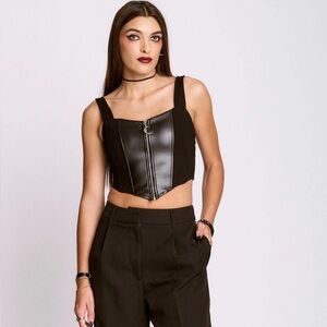 🔘Leather-like corset